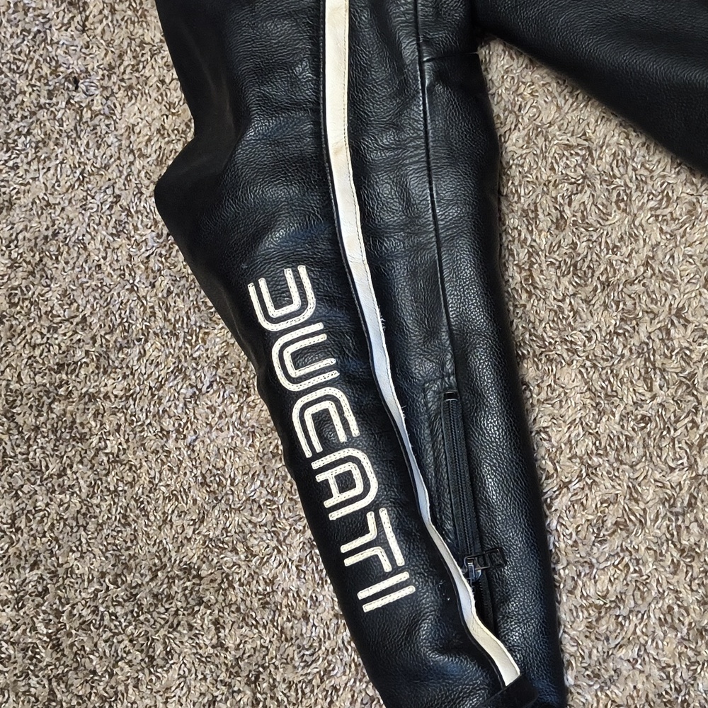 Retro Ducati Riding Leather Jacket - Picture 4 of 7
